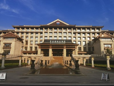 茅台大酒店叫停住店可买1499元飞天,黄牛气得骂人,酒店冷冷清清