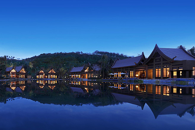 西双版纳万达文华度假酒店spa夜景